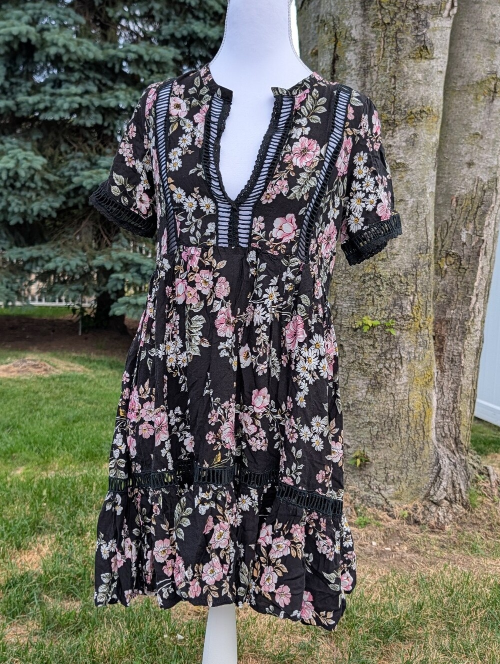 JAASE Bohemian Summer Dress Size Medium Black Floral Peek A Boo Trim Festival